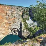 Ruzin Dvor