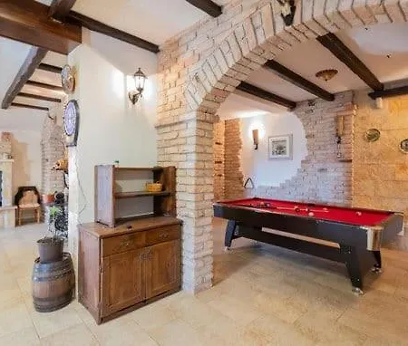 Ruzin Dvor Villa *